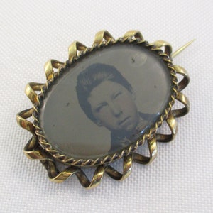 Vintage Victorian Double Sided Photo Brooch image 4