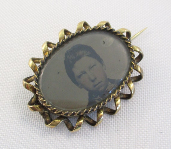 Vintage Victorian Double Sided Photo Brooch - image 4
