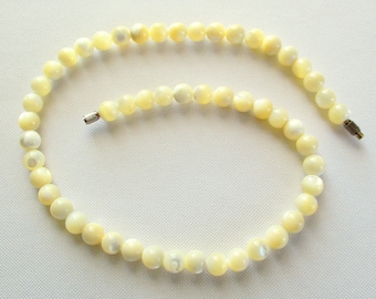 Vintage Mother of Pearl Bead Necklace 16 1/2" Long