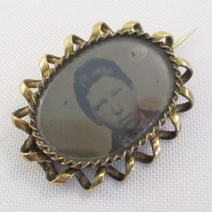 Vintage Victorian Double Sided Photo Brooch image 5