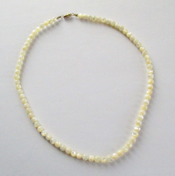 Vintage Mother of Pearl Bead Necklace 18" Long - image 2