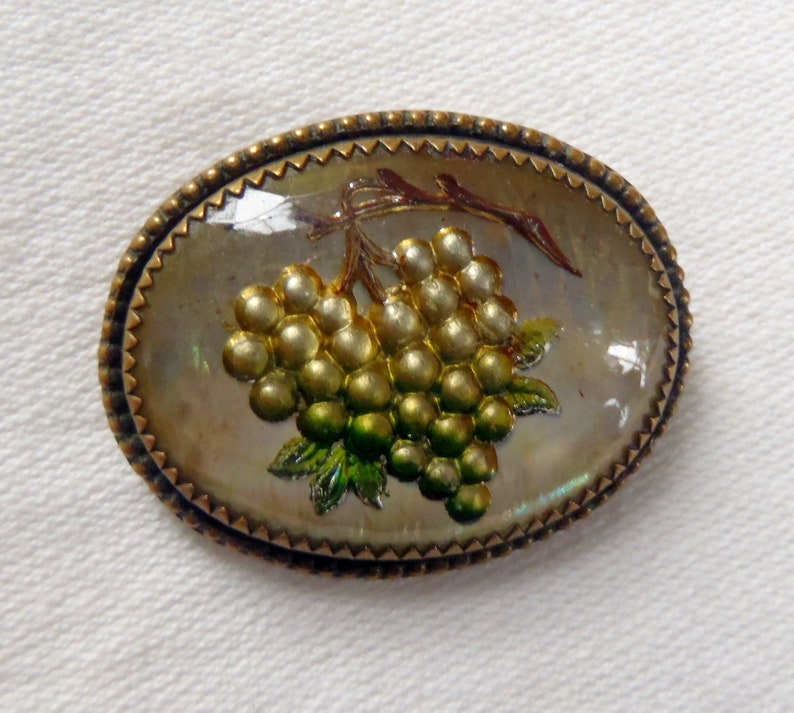Vintage Victorian Reverse Carved Brooch Intaglio Bunch of Grapes