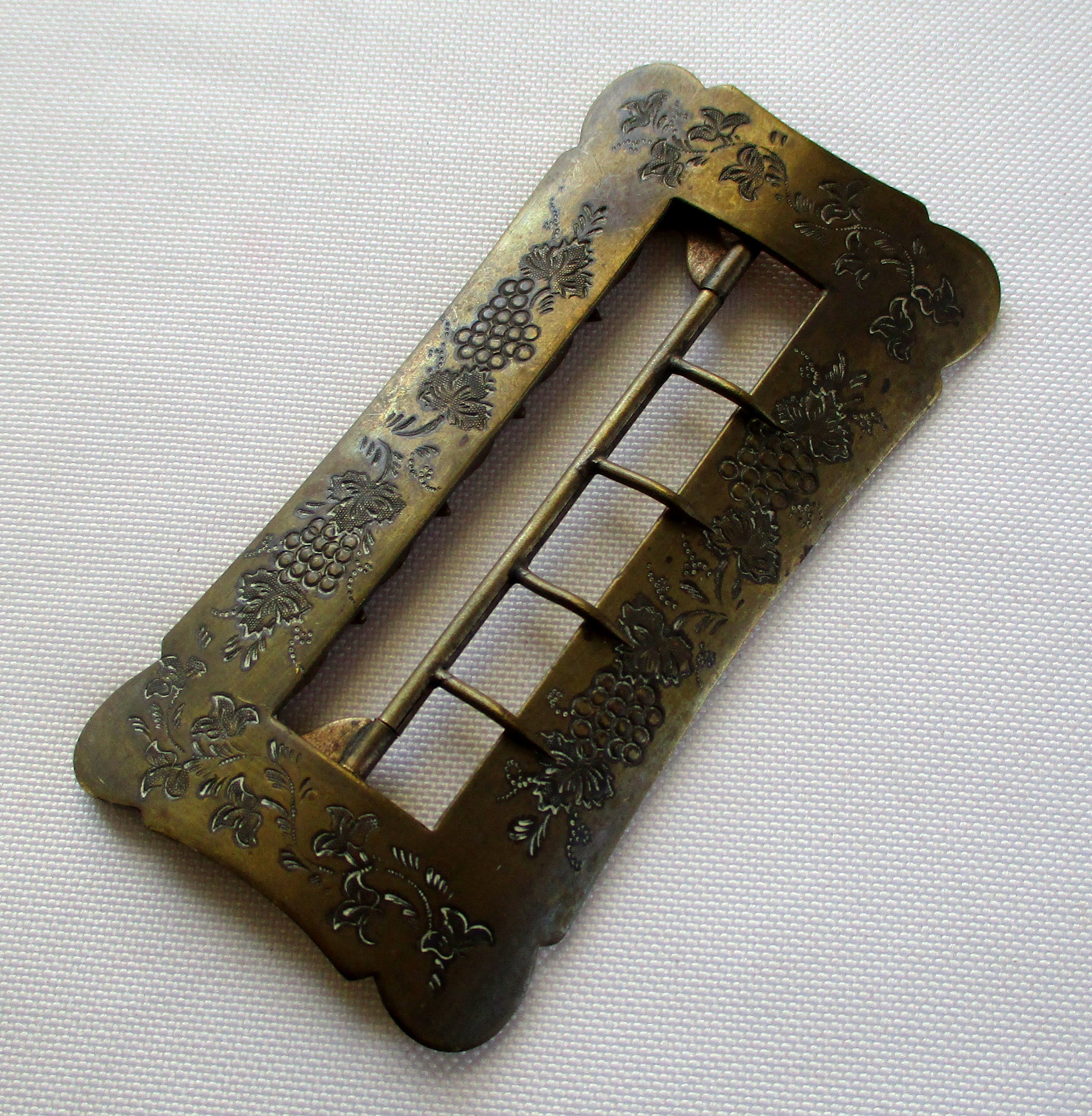 Vintage Pressed Brass Leaf Belt‎ Buckle Vintage Brass Belt Buckle: Intricately Carved and Designed  main image 3