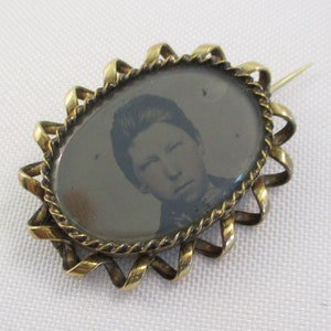 Vintage Victorian Double Sided Photo Brooch image 3