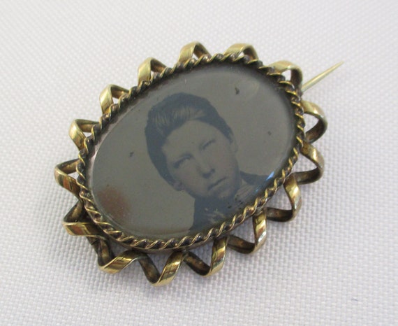 Vintage Victorian Double Sided Photo Brooch - image 3
