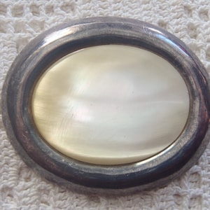 Vintage Mother of Pearl Brooch Mexican 925 Sterling Silver TL-41