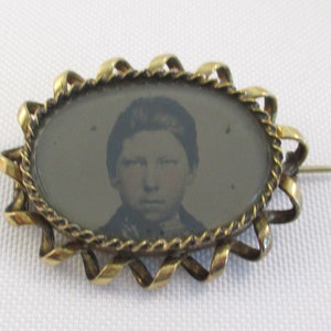 Vintage Victorian Double Sided Photo Brooch image 2