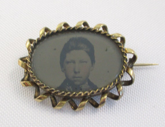 Vintage Victorian Double Sided Photo Brooch - image 2