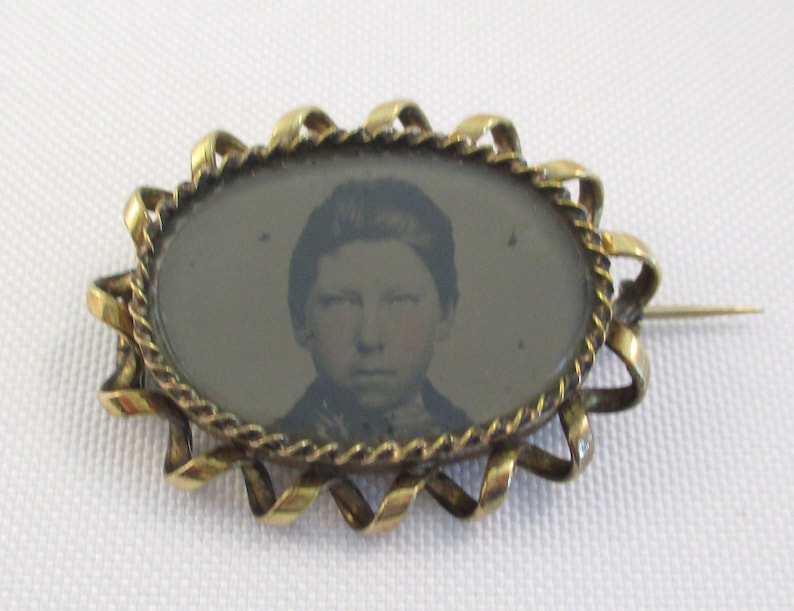 Vintage Victorian Double Sided Photo Brooch image 2