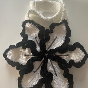 black and white lily crochet bag