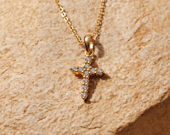 Collar de cruz de diamantes en oro macizo de 14 k: delicado colgante de cruz cristiana, joyería religiosa minimalista de oro para mujer.