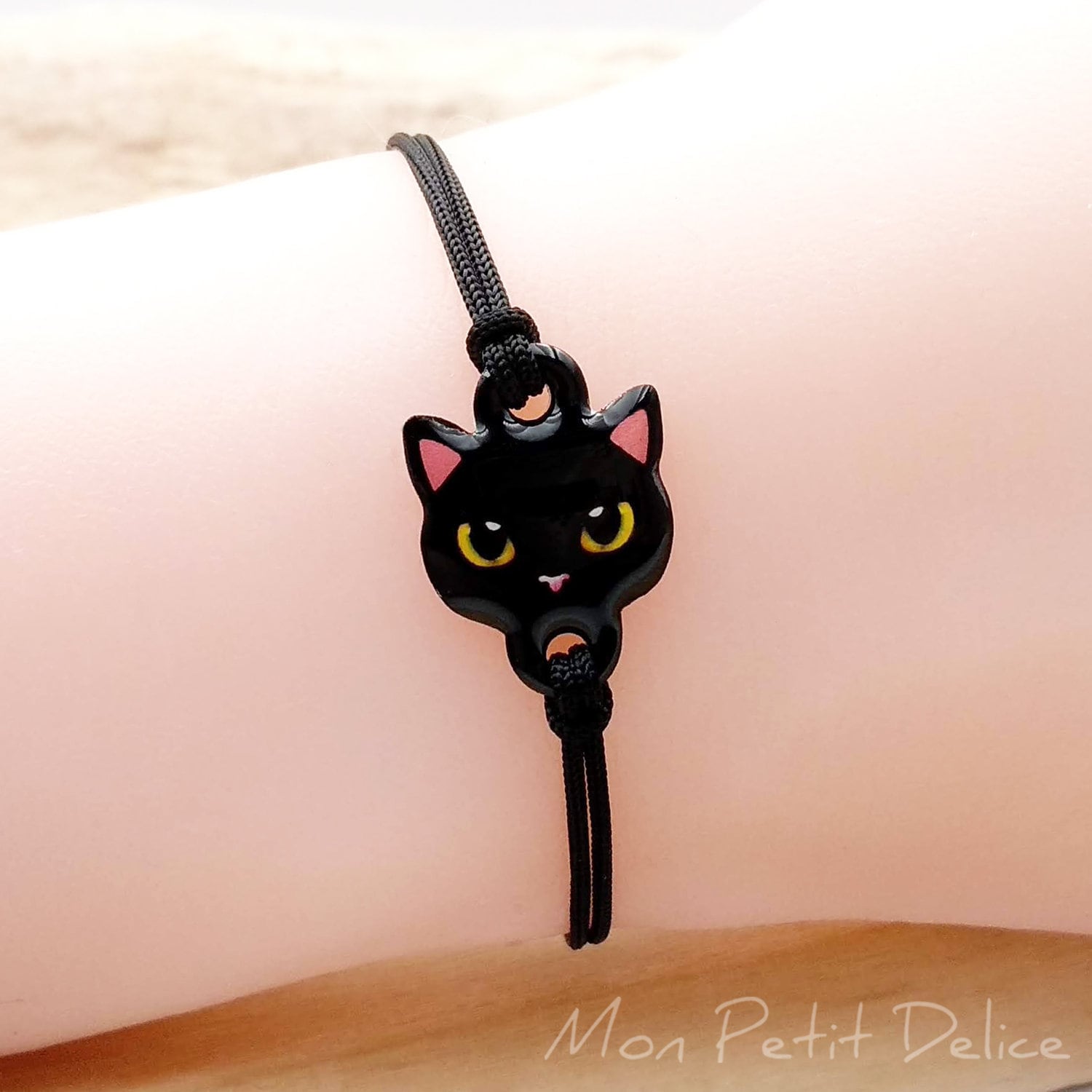 Pulsera de hilo ajustable Gato Negro hecho a mano plastico retractil resina bisuteria kawaii animal macrame nudo corredizo  acero amistad