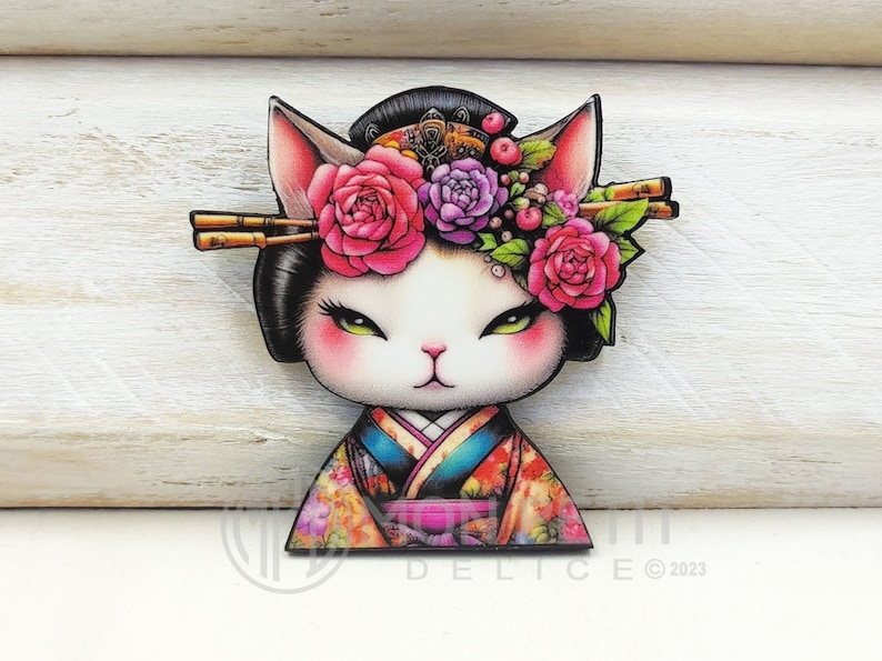 Geisha Katze Brosche, Katze Schmuck, Katzen Brosche, Katzen Anstecker, illustrierte Holz Brosche, Geburtstagsgeschenk, Geschenke für Katzenliebhaber, Laser Cut Katze Bild 1