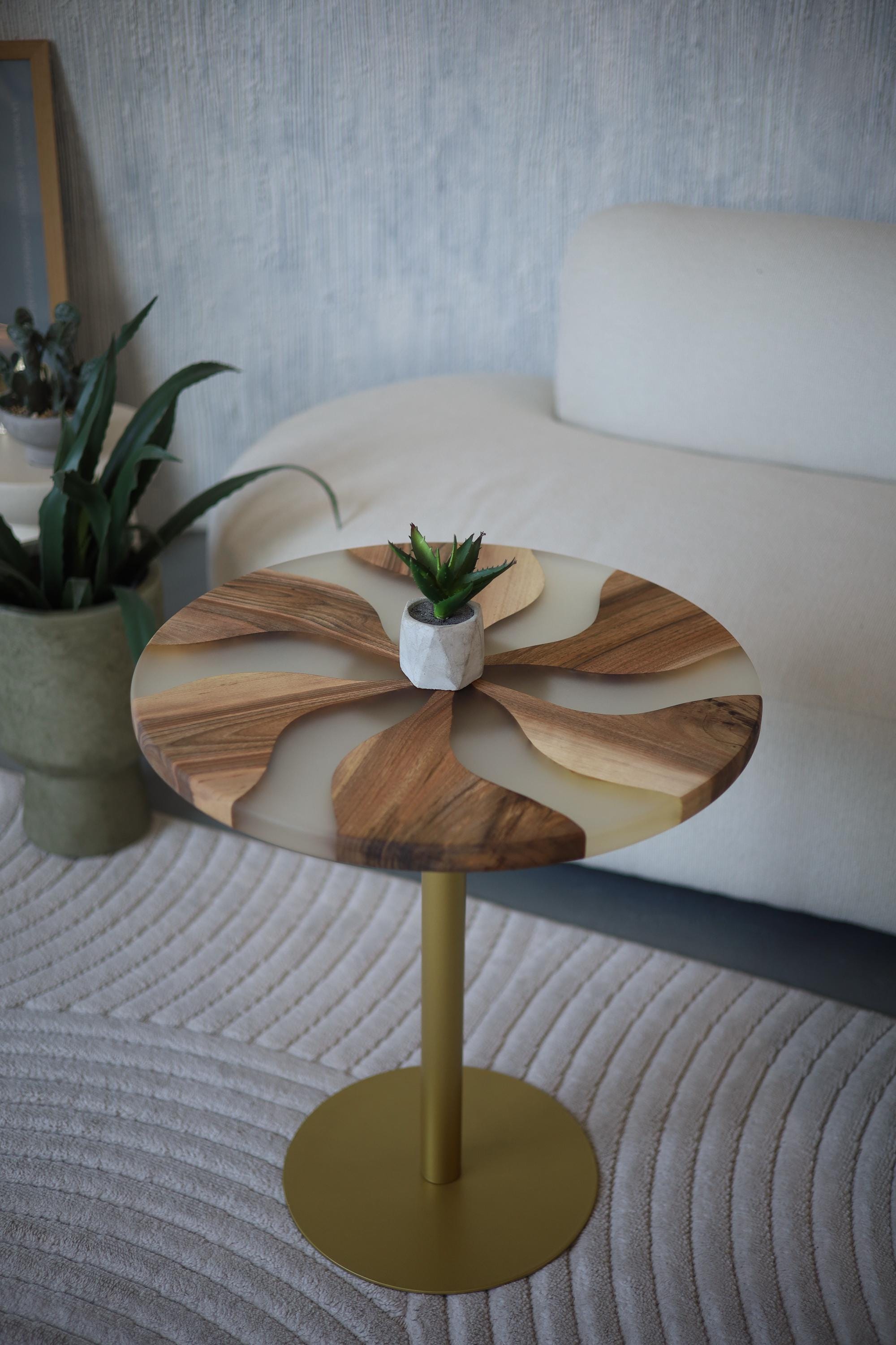 Epoxy resin round table, wooden coffee table, living room decor, rustic small table, walnut coffee table, modern handmade furniture