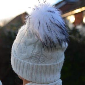 100 Cashmere  cable knit Beanies with Faux Fur Pom-Poms white