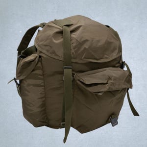 Austrian Army Military Backpack 50L | Nylon olive with pockets | Vintage surplus - original as new, military style