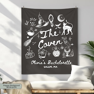 Puede incluir: Un tapiz negro con ilustraciones y texto en blanco. El dise&ntilde;o incluye un sombrero de bruja, un espejo, una luna, un gato, botellas de pociones, una escoba y las palabras "The Coven" y "Olivia's Bachelorette, Salem, MA."