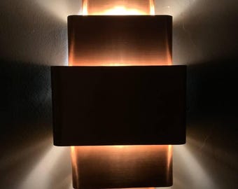 Aplique de pared de latón marroquí hecho a mano, estilo art déco vintage.