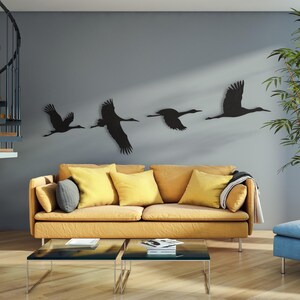 Lot de 4 oeuvres d'art murales en métal cigognes, décoration murale en métal oiseaux en vol, décoration murale de bureau, décoration de salon, grande suspension murale en métal