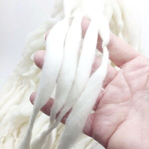 50 yards handspun yarn, super bulky, spun thick and thin in natural cream merino wool, 3.3 ounces(93 grams) bild 4