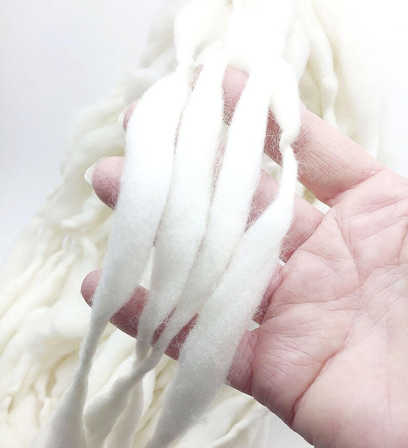 50 yards handspun yarn, super bulky, spun thick and thin in natural cream merino wool, 3.3 ounces(93 grams) bild 4