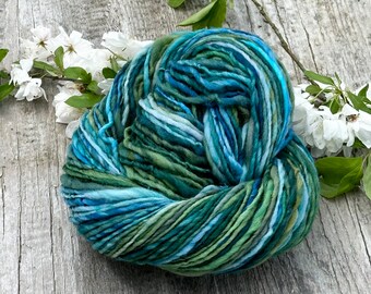 160 yards, 2.6 ounces/74 grams handspun worsted yarn, handmade of merino wool