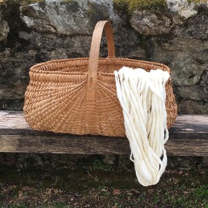 50 yards handspun yarn, super bulky, spun thick and thin in natural cream merino wool, 3.3 ounces(93 grams) bild 3