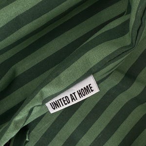 Minimalist green bedding sheet with stripes