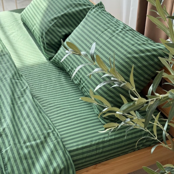 Bettwäsche-Set aus Baumwolle mit grünen Streifen und gestreiften Kissenbezügen – Ästhetische Schlafzimmerdekoration