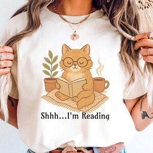 Cute T-Shirt for Reading Lover, Cat Reading Book Shirt, Gift for Book Lovers, Literary Tee for women, &quot;Shhh...I&#39;m Reading&quot; Funny tshirt