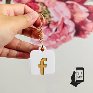 Facebook NFC Keychain – Smart Social Media Tag – Scan to Connect FB Keychain – Custom NFC Contact Tag – Digital Networking Accessory