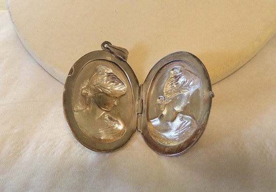 Vintage Sterling Silver Locket Repousse Cameo Lad… - image 4