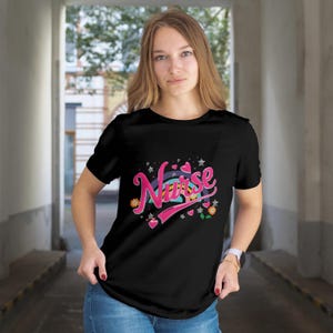 Camiseta enfermera colorida / Colorful Nurse T-Shirt – Regalo apreciación enfermería – Camiseta asistente cuidado / Care Shirt