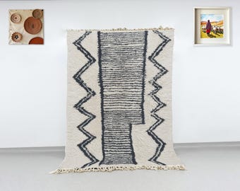 Handgeweven berberwollen tapijt, abstract houtskoolpatroon, Beni Ourain-stijl