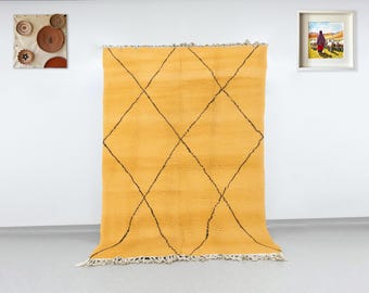 Alfombra marroquí de lana color amarillo mostaza, hecha a mano, con forma de diamante Beni Ourain