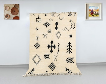 Handwoven Moroccan Berber Wool Rug: Cream Beni Ourain Style