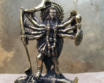 Estatua de Kali de latón pequeño de 2 1/2 ", estatua de Kali Ma, diosa hindú, altar de viaje, estatuilla de deidad hindú de altar portátil