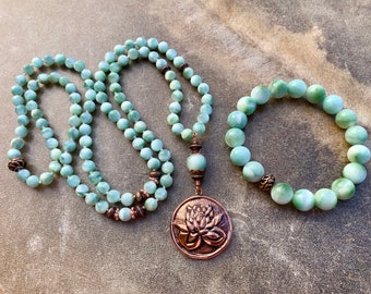 Regalo de flor de loto de piedra lunar verde para Yogi Boho Mala Abalorios Verde Larimar Yoga Mamá Regalo Cobre Loto Colgante Boho Cuentas de Oración