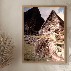 Peru Vintage Wall Art – Rustic Machu Picchu Hut Print | Historic Inca Architecture Photography & Gift for Wall Art Lovers, Gift for Him/Her