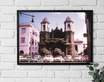 Arte mural con escena de iglesia antigua en La Habana, arquitectura cubana, decoración de ciudad histórica, fotografía del casco antiguo de La Habana, fotografía de viajes, década de 1960
