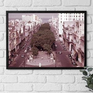Framed Poster Cuba, Main boulevard Havana Cuba 1960s Art, Retro Cityscape, Classic Cars, Travel Photography Poster, Home Office Decor
