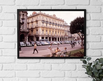 Lienzo enmarcado Cuba, Hotel Inglaterra y banco de parque La Habana, Cuba, arte de los años 60, escena callejera clásica en La Habana, lienzo, decoración de oficina en casa