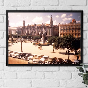 Framed Poster Cuba, Havana’s Historic Square, 1960s Cuba Architecture & Classic Cars, Retro Caribbean Cityscape, Home Office Decor Gift