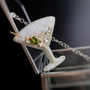 Dirty Martini Brooch Sparkling Crystal Cocktail Pin Bridal Slipper Decoration Bachelorette Party Gift  Handmade Beaded Bartender Jewelry