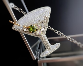 Dirty Martini Brooch Sparkling Crystal Cocktail Pin Bridal Slipper Decoration Bachelorette Party Gift  Handmade Beaded Bartender Jewelry