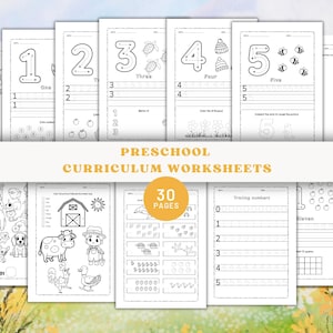 Puede incluir: Una colección de hojas de trabajo del currículo preescolar en blanco y negro. Las hojas de trabajo presentan números, ejercicios de trazo y actividades para colorear. El texto dice "Preschool Curriculum Worksheets" y "30 Pages".