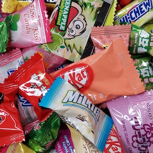 Boîte de bonbons asiatiques assortis