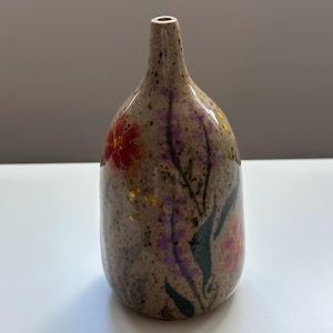 Dekoriert mit floralen Mustern