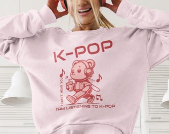 K-Pop Lyssnande Björn Grafisk Tröja, I Min K-Pop Era T-shirt, Kpop-present, Kpop-tröja, K-pop-tröja, K-mode, koreansk present, K-pop-fantröja
