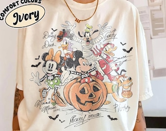 Retro Mickey & Friends mit Schildern Halloween Comfort Farben Shirt, Mickey's Not So Scary Party 2025 T-Shirt, Süßes oder Saures Disney Trip Shirt